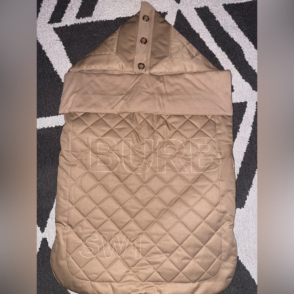 Burberry baby nest / burberry sleeping bag